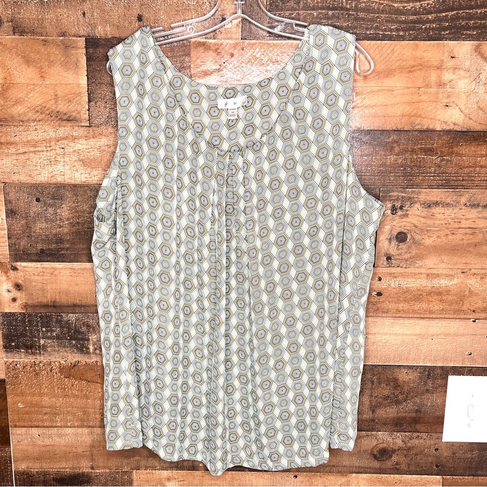 Dressbarn Women’s Size 3x pleated scoop neck sleeveless stretch top Blouse